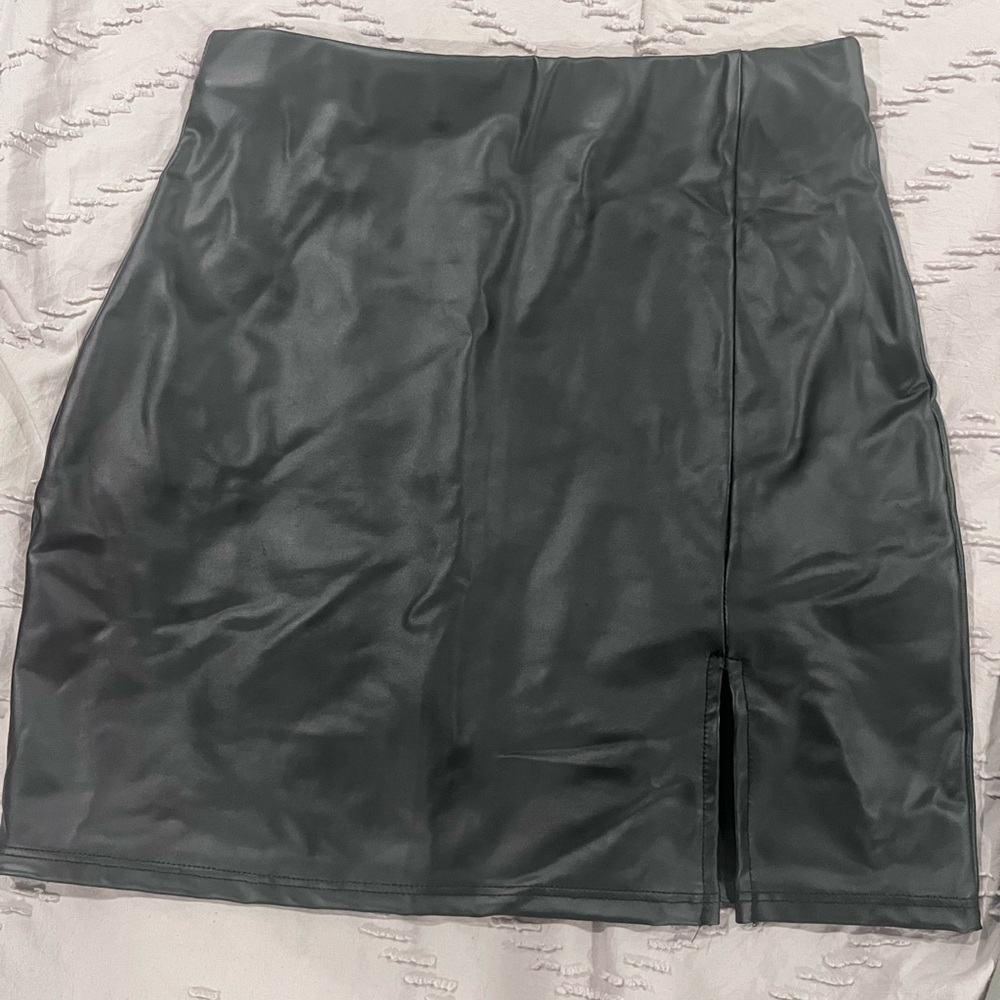 Windsor Sleek Black Pencil Skirt